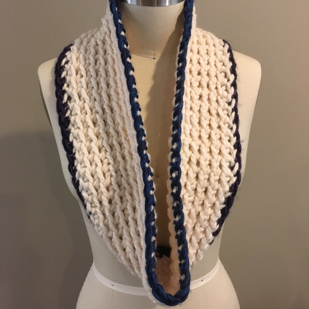 NWT “Abigail English” Chunky Infinity Scarf.